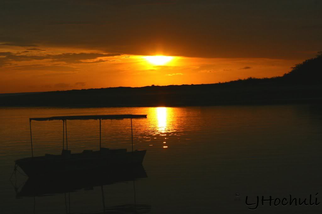 IMAGE: http://i153.photobucket.com/albums/s214/iluhcoh1/Costa%20Rica/SunsetTamarindo2.jpg