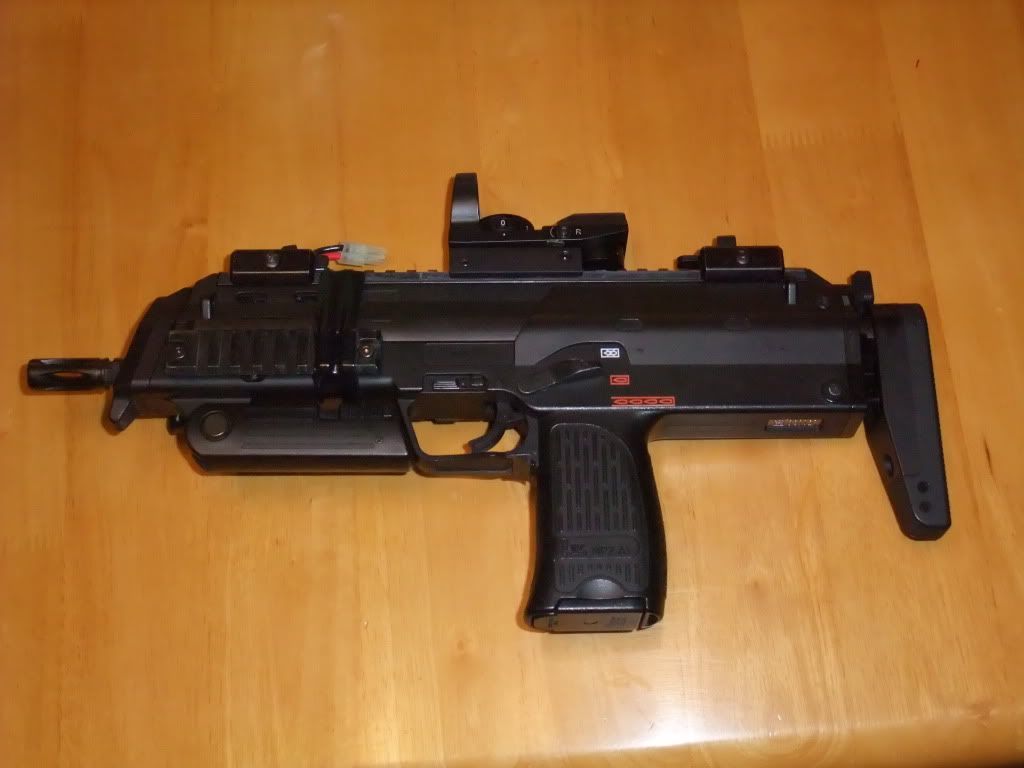 SOLD] MP7 (gun, 7.4V standard battery and charger + discharger 