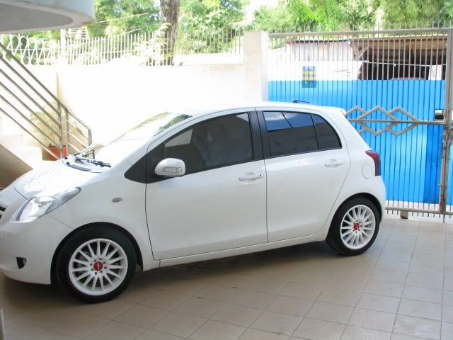 Yaris Putih