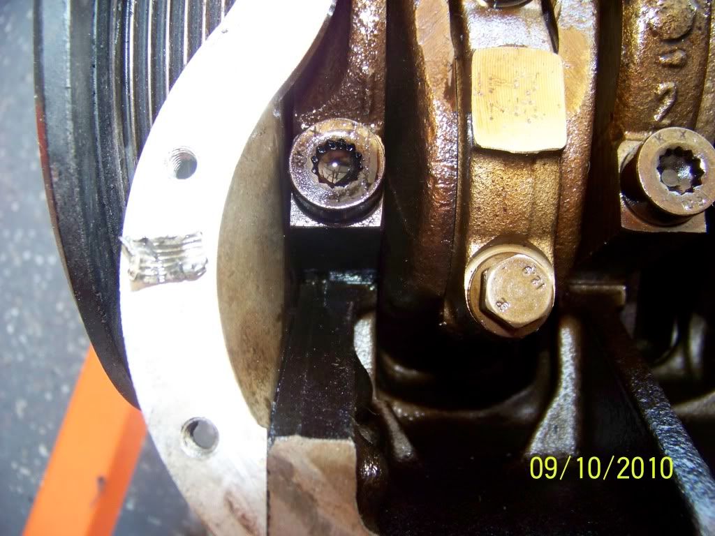 Broken valve retainer 1