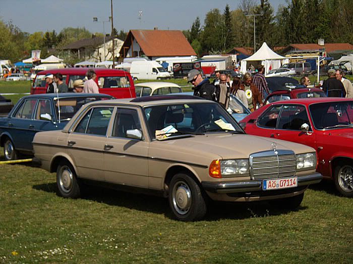 Mercedes 123 Pictures
