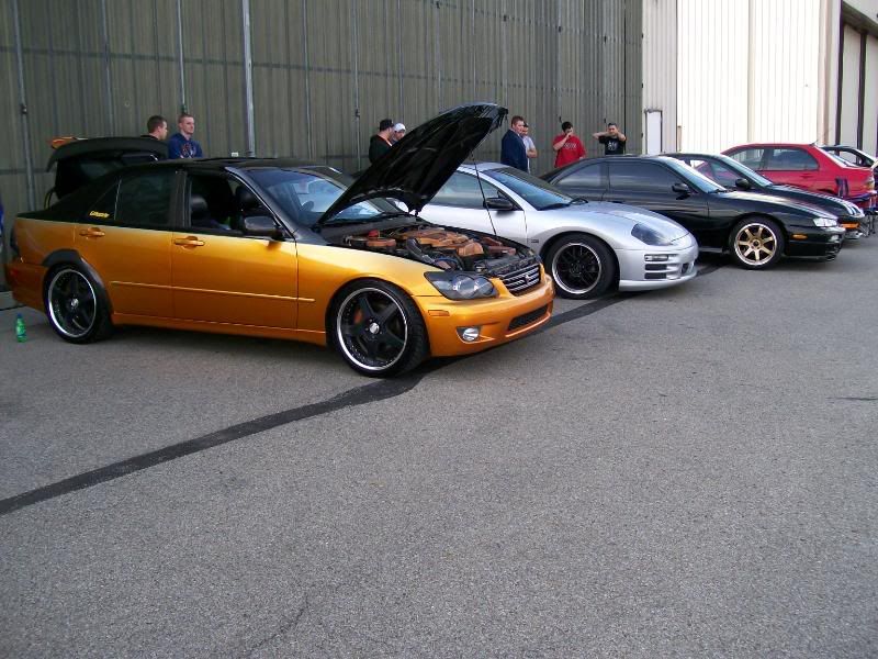 http://i153.photobucket.com/albums/s238/josue309/Dayton%20Meet/Flashlight%20Drags/1e6c233e.jpg